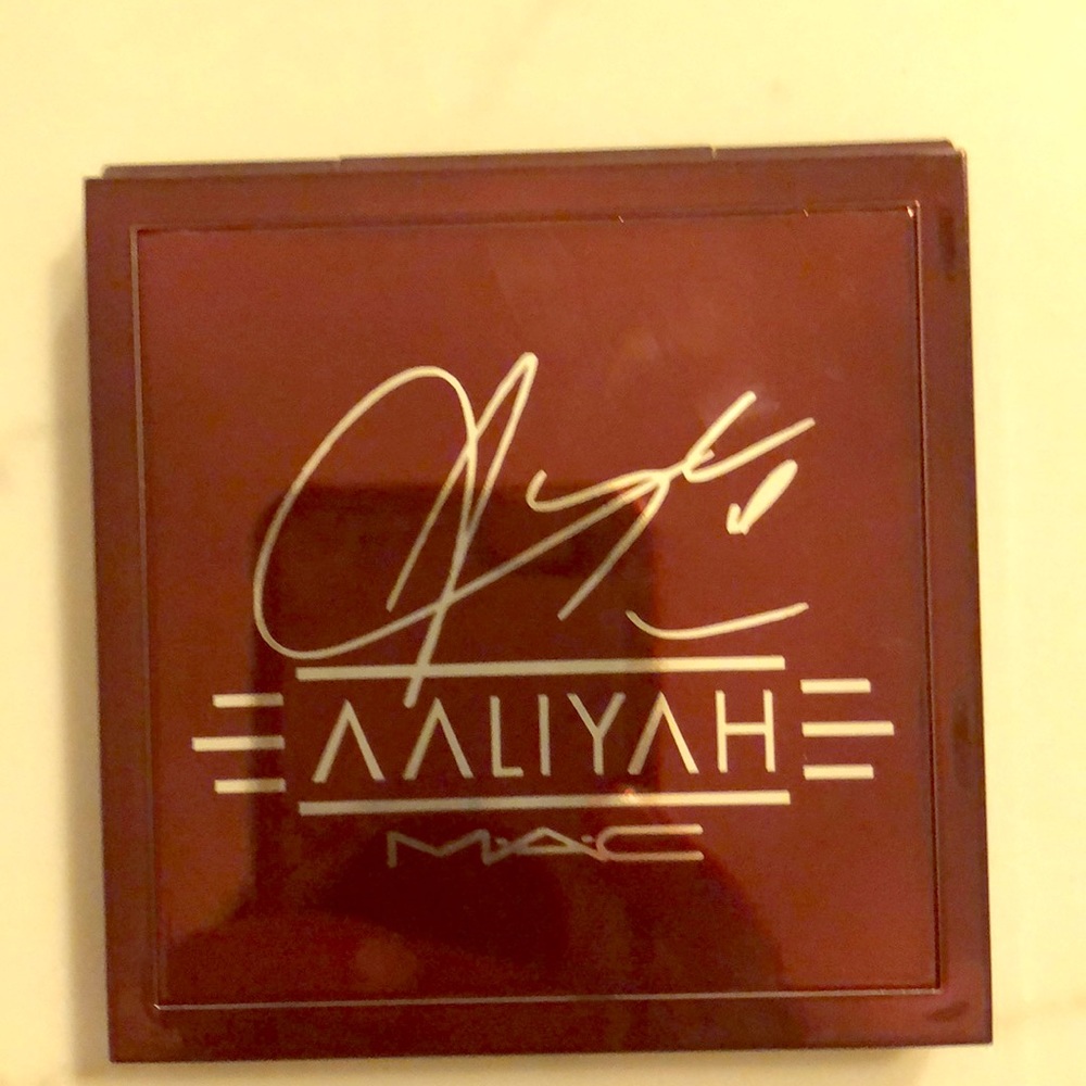 Limited addition Mac Aaliyah eyeshadow palette